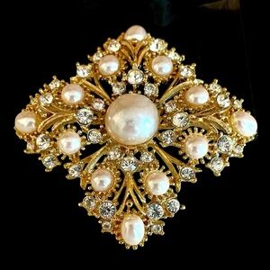 Vintage Gold Plated Diamond Shaped Brooch With Faux Pearls And Clear Rhinestones